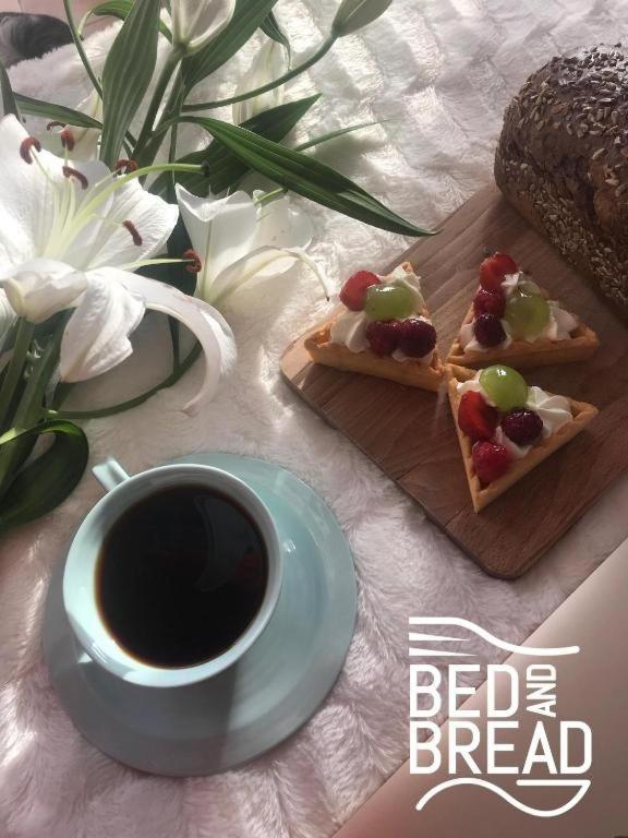 Bed And Bread With Tea Time & Coffee Break *